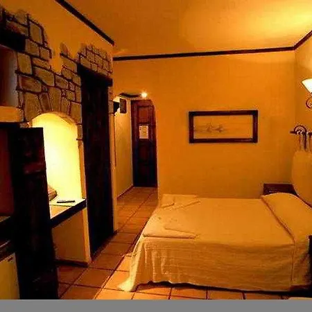 Flora Hotel 3*