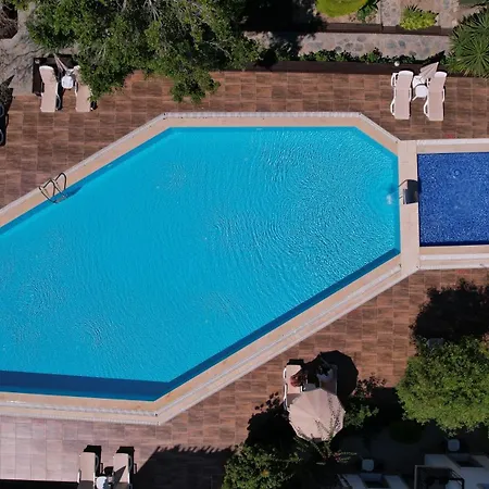 Flora Hotel 3*