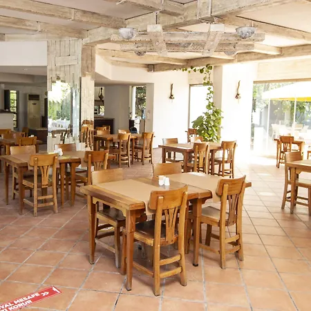 Flora Hotel 3*
