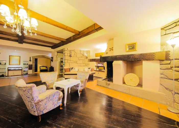 Flora Hotel 3*