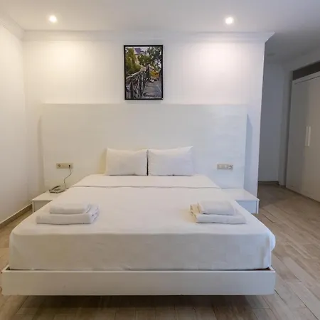 Flora Otel 3*