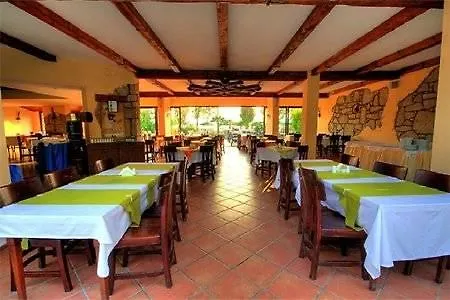 Flora غومْبيت